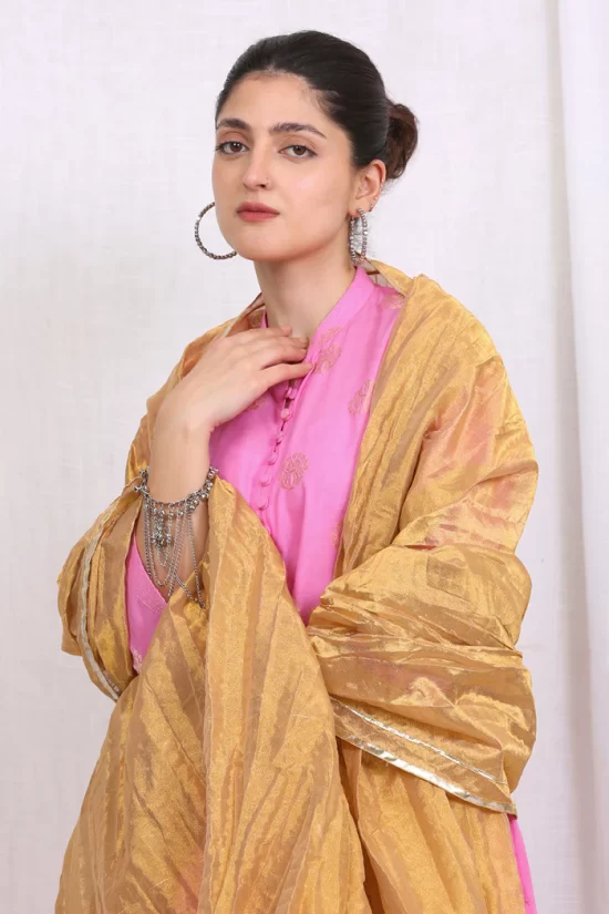 S23F7050_Golden_700x