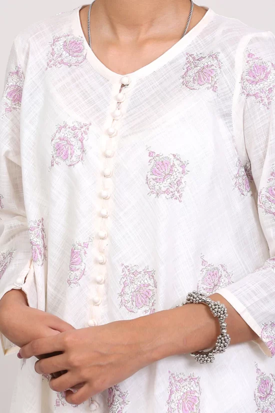 S23W7589_Offwhite_1_700x