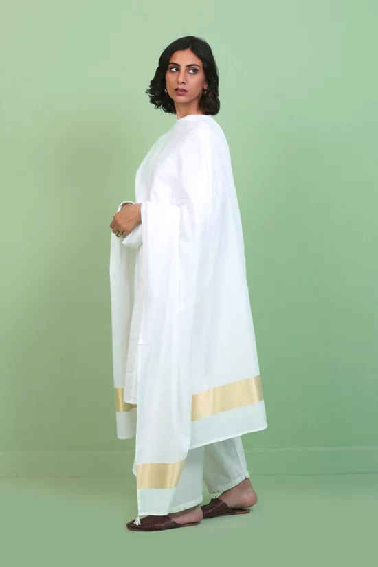 S23W7687_White_2_700x