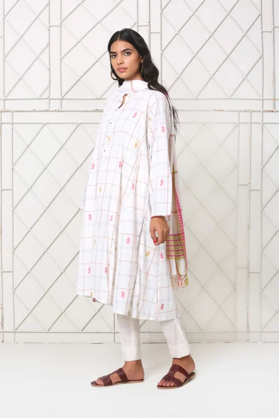 s22c1665_offwhite_2_700x